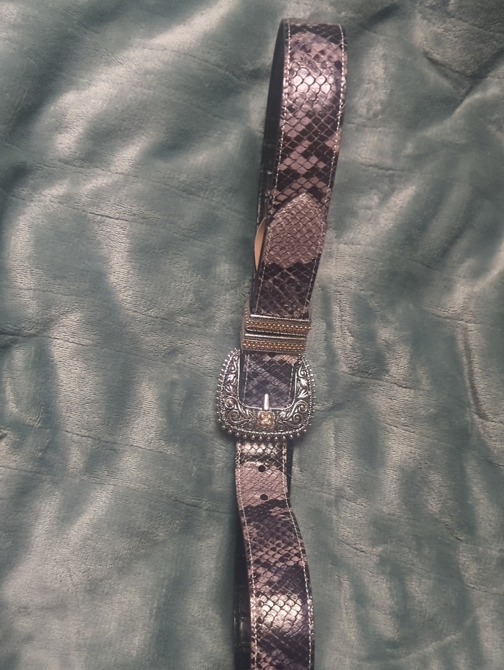 74-Women's Snake-Print Leather Belt w/Ornate Silver Buckle. Small size.